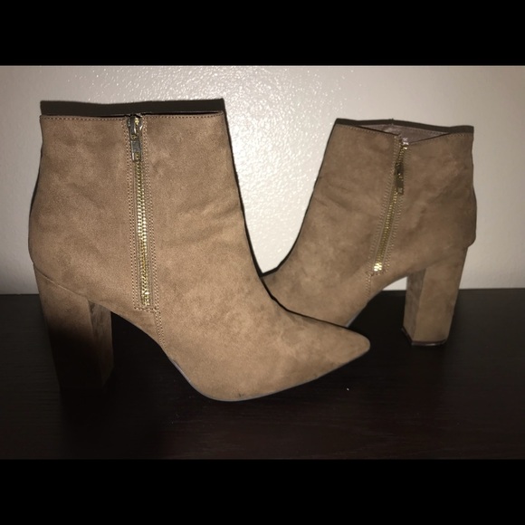 Pointed toe velvet heels - Picture 2 of 3